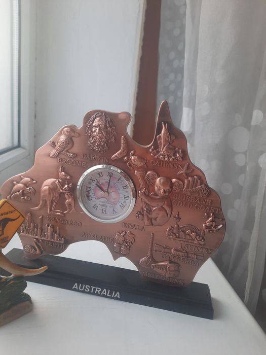 Часы настольные из Австралии
