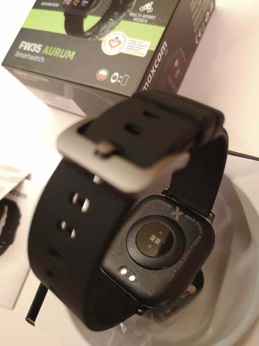 Часовник Smartwatch Maxcom *Чисто нов