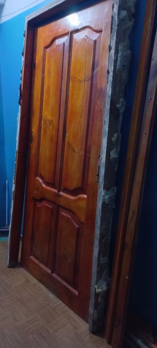 Дверь входная, деревянная