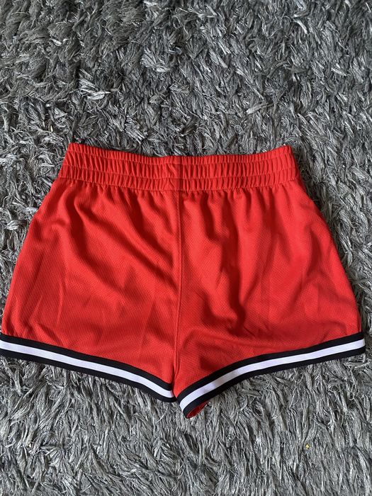 pantaloni scurti