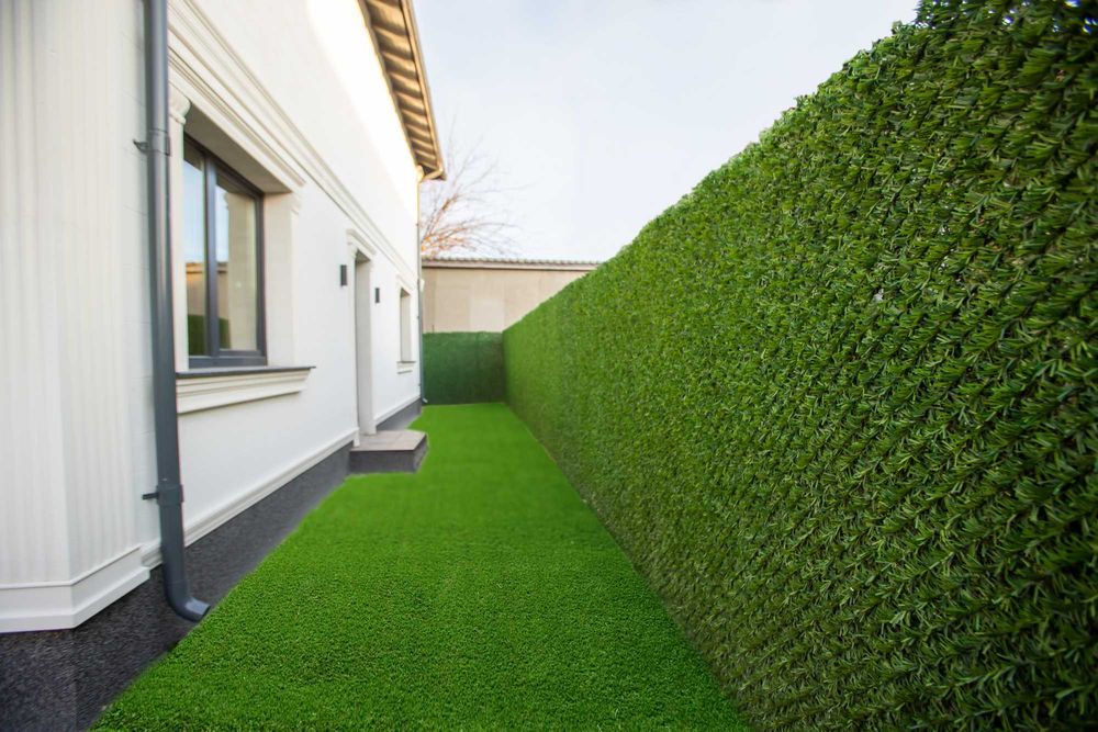 Plasa gard viu artificial 49 lei/mp