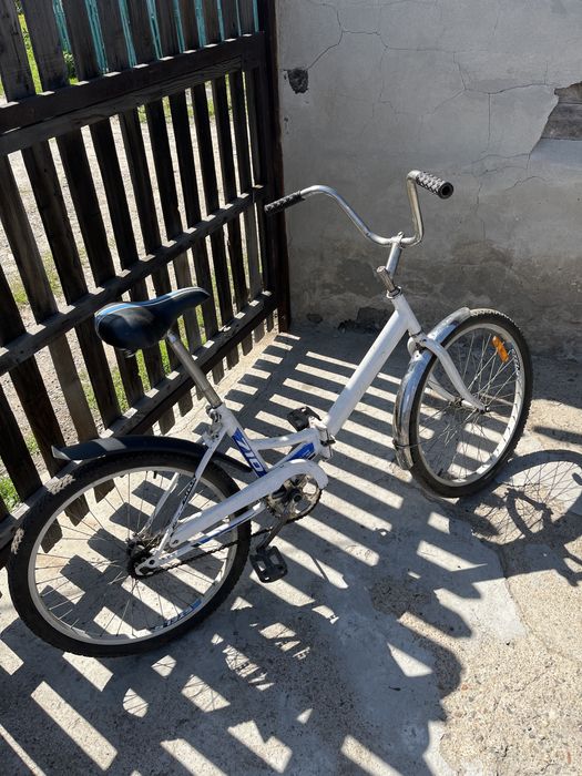 Продам велосипед Stels 710 белого цвета