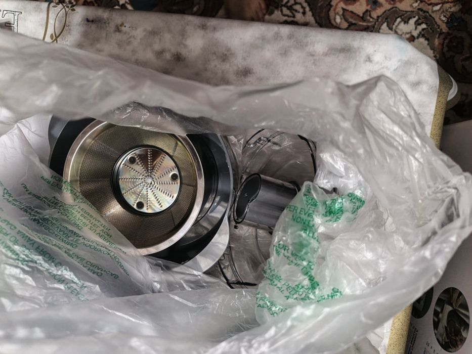 Kenwood Oshxona kombayni to'liq komplekt pul juda zarligi uchun sotvom