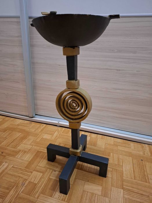 Дървени табуретки