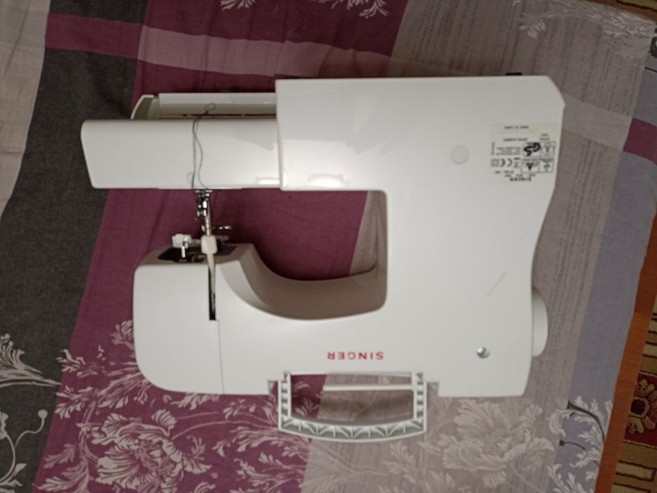 Продам швейную машинку Singer