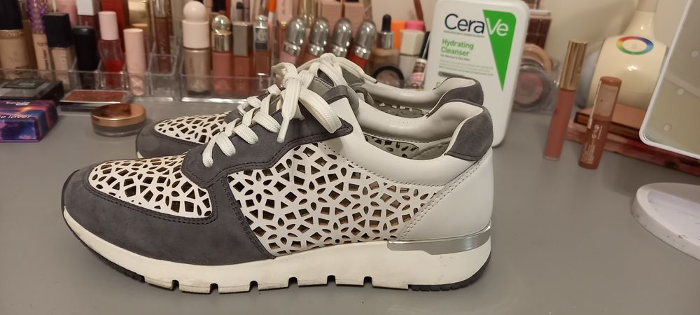 *Caprice* Eстествена кожа