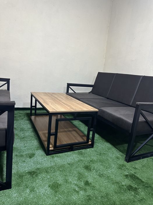 Журналний столик в стиле лофт