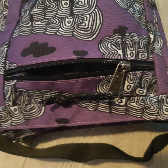 Geanta/borseta "EastPak" crossbody unisex mica, NOUA !
Made in Vietnam