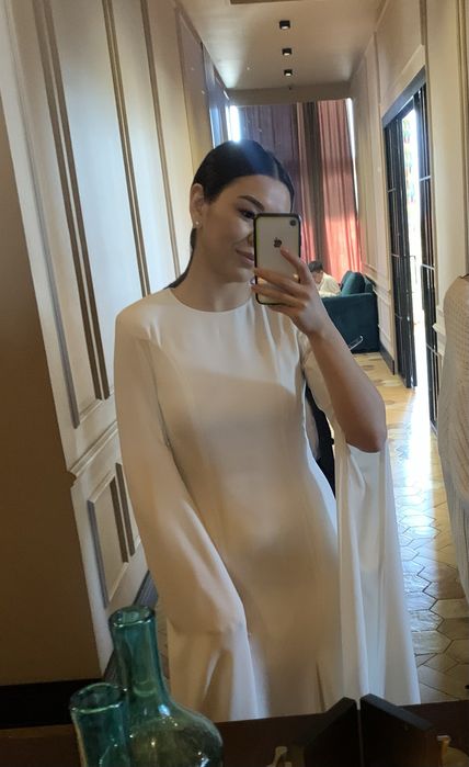 Белое платье со шлейфом