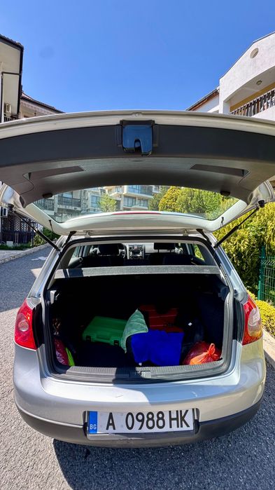 Продавам Volkswagen Golf 5