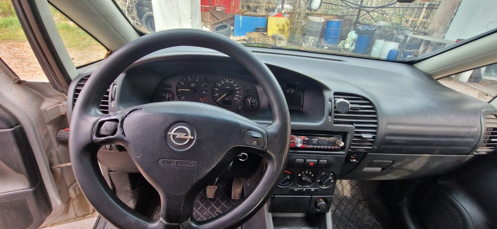 Opel Zafira 1.6 Benzina . GPL. 7 locuri . An 2000