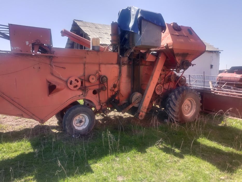 Продам комбайн нива