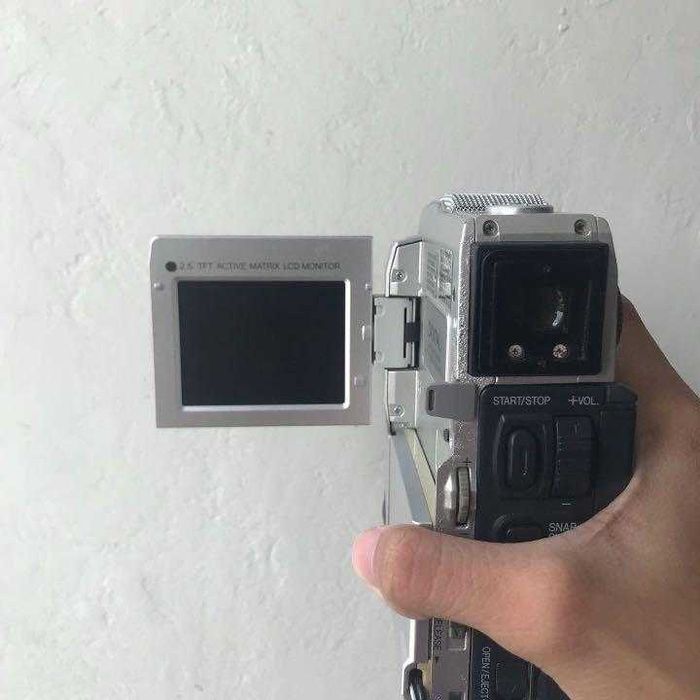 Видеокамера JVC DVM80