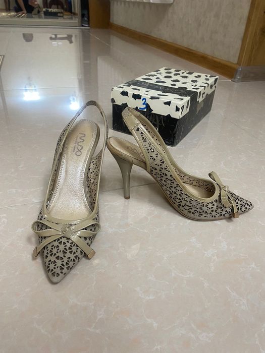 Босоножки кожаные