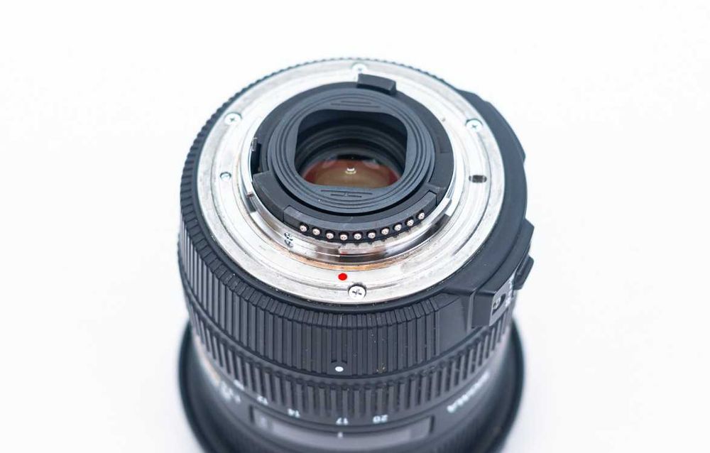 Sigma 10-20 mm f/3.5 EX DC HSM pentru Nikon F mount