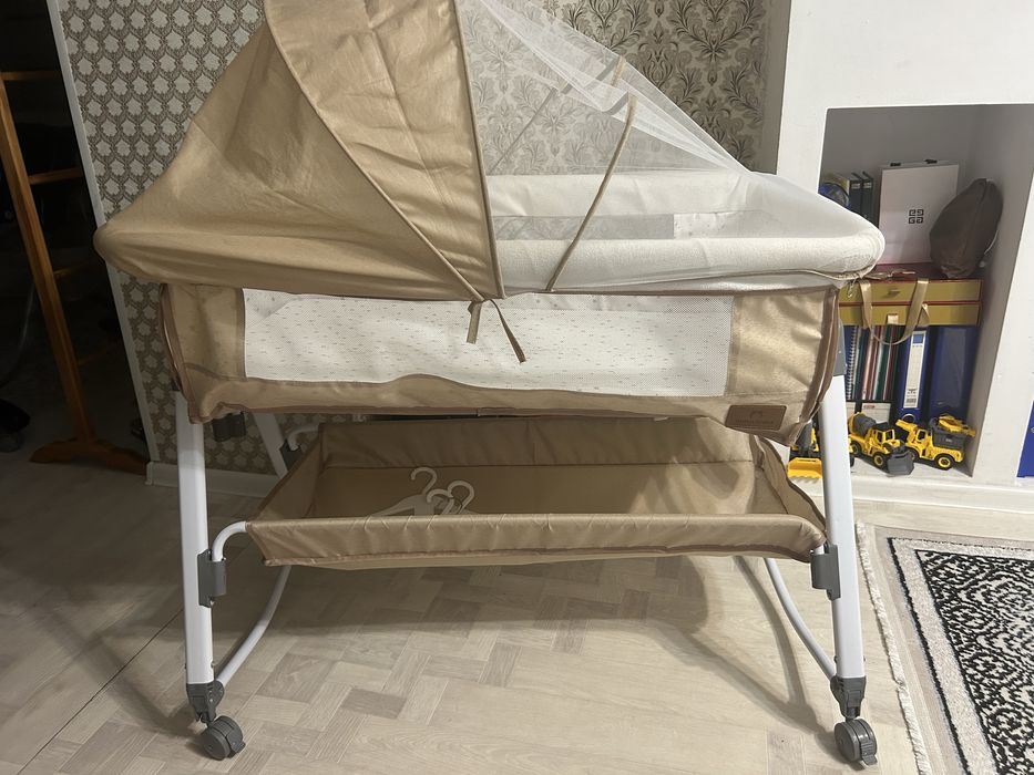 Продам манеж-кровать детскую