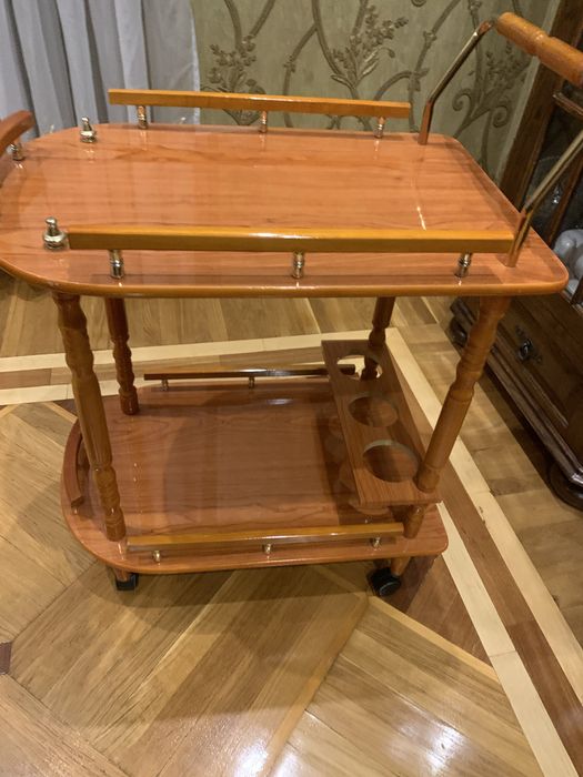 сервировочный столик