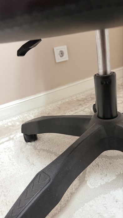 Продам коженную креслу