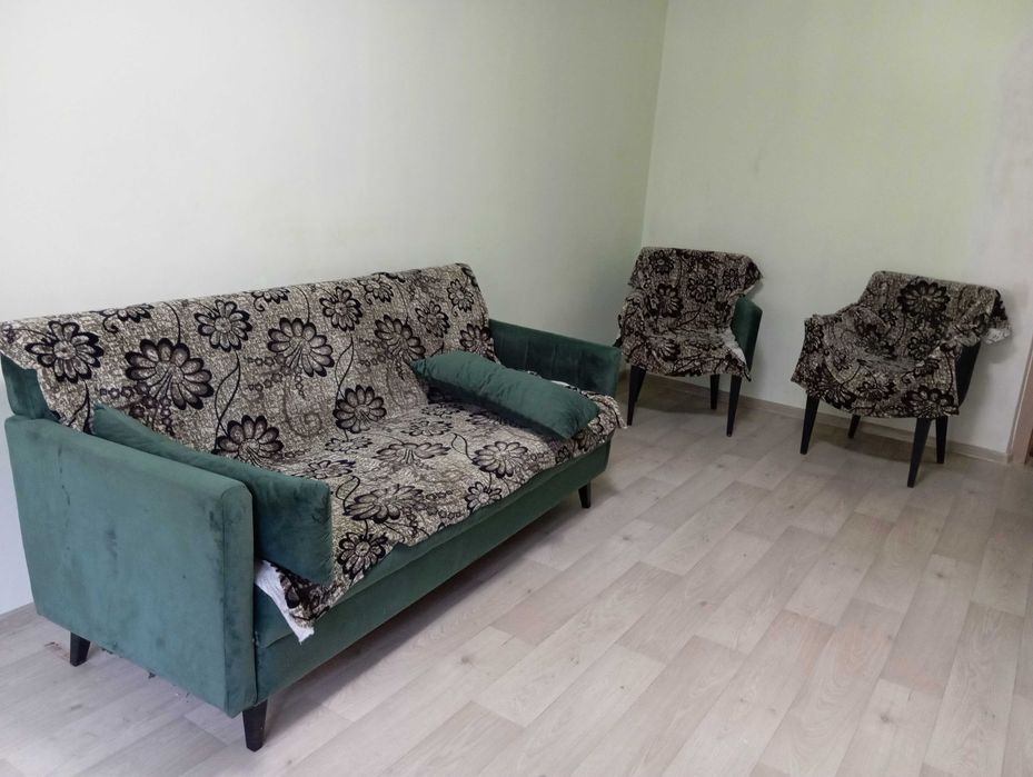 Продается диван с 2 креслами