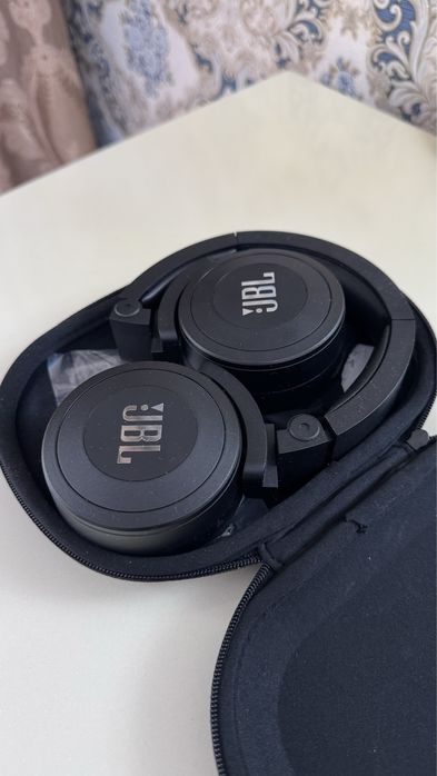 Без проводной наушник JBL