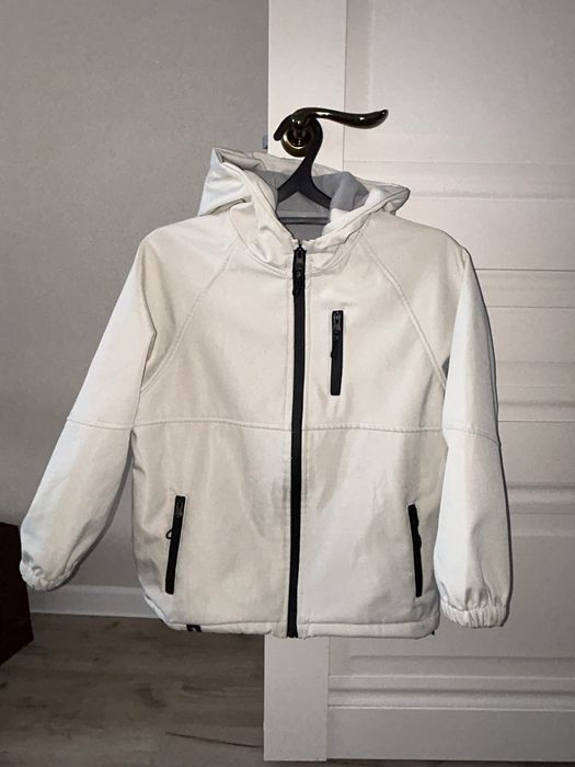 Продам куртку на тонком флисе