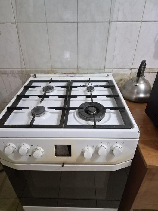 Продам газовую плиту