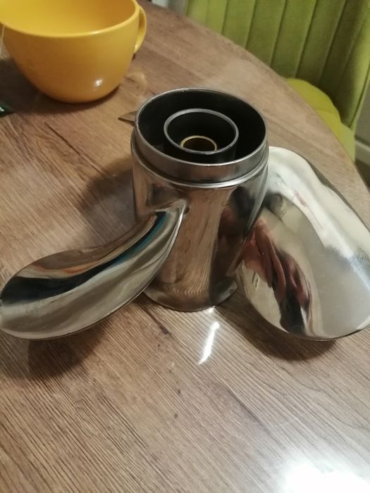 Моторный винт для лодки.