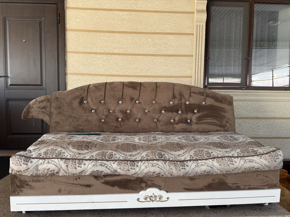 Диваны раскладные с подлокотниками