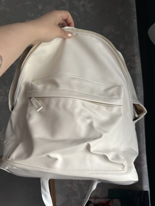 Белый рюкзак, кожзам