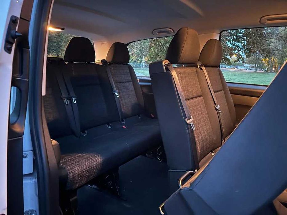 Inchiriez Mercedes Vito 8+1 microbuz - rentacar