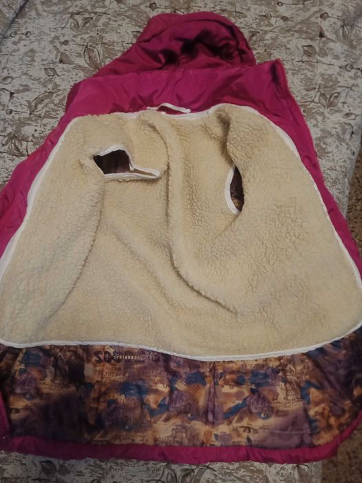 Продам пуховик на девочку