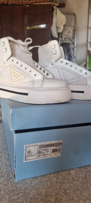 Кроссовки PRADA. Белые, размер 37. Коробка оригинал