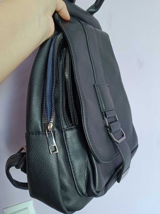 Стилна кожена раничка