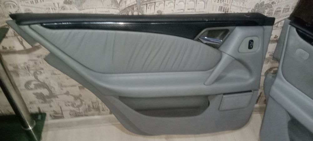 Дверные обшивки сиденья  Мерседес 210