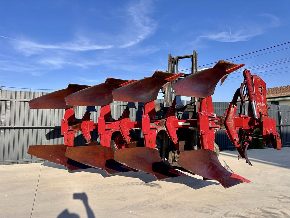 plug cu 4 brazde arat utilaje Huard Kuhn Naud