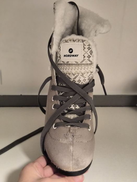 Продам коньки на девочку