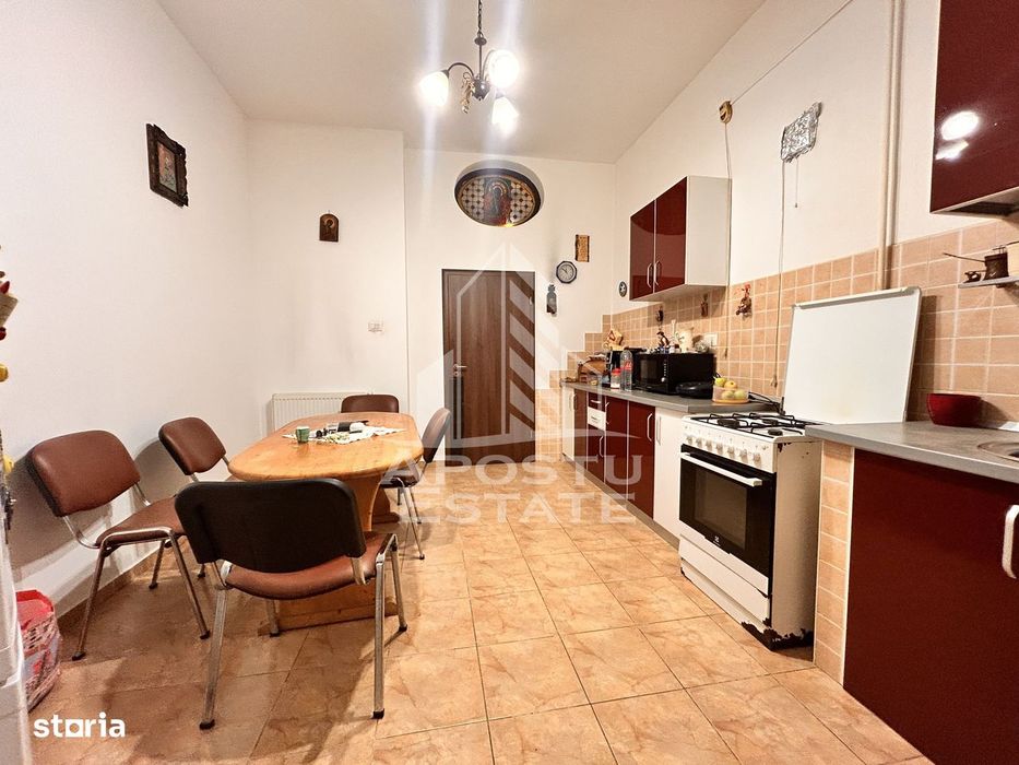 Apartament spațios 4 camere, 2 băi, parteer inalt în Piata Maria