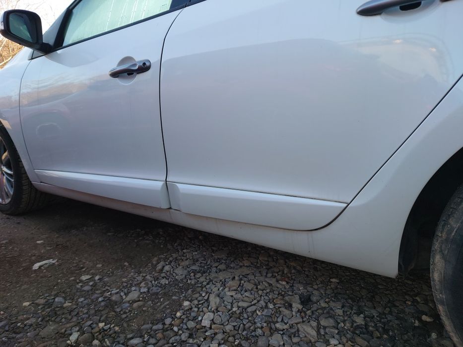 Ușa / portiera stânga față / spate Renault Megane 3 hatchback