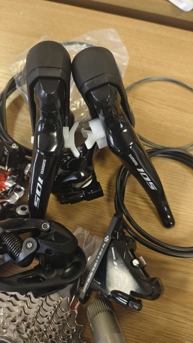 GROUPSET: Shimano 105 R7000 - 2X11 SPEED – Hydraulic Brakes