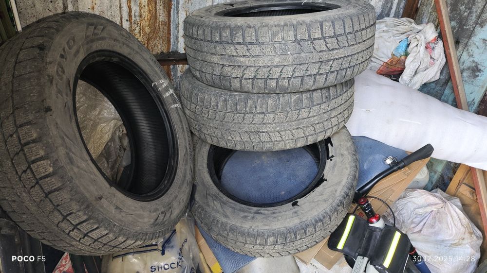 Продам TOYO шины б. У в хорошем состоянии.