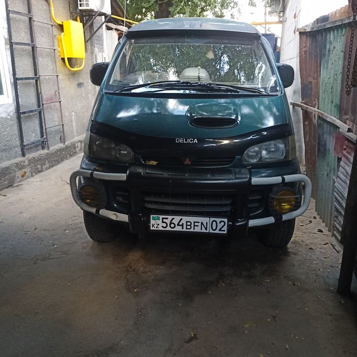 Митсубиси делика