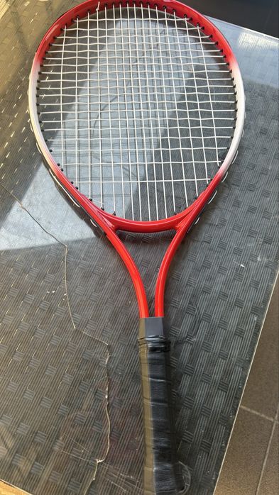 Vand racheta de tenis de camp , ideala pentru varsta de 8-11 ani , noua