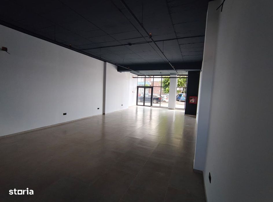 Sp. comercial 87 mp, central, vitrina, vad comercial, parcare, 16e/mp