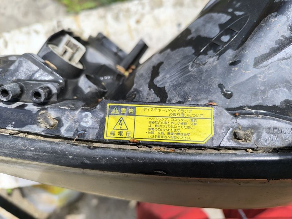 Фара Тойота Альфард