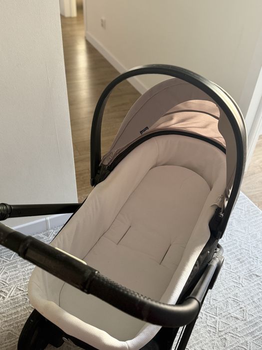 Продам детскую коляску 2 в 1 бренда Chicco