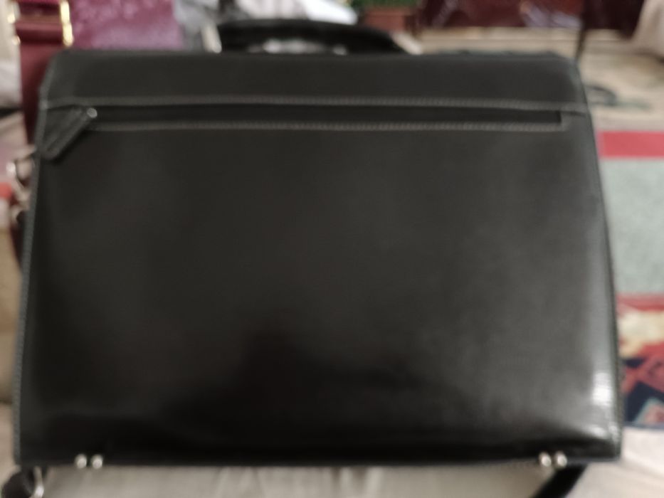 Продам брендовый Портфель