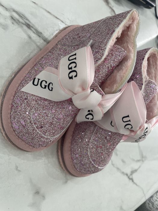 Продам детские угги новые!