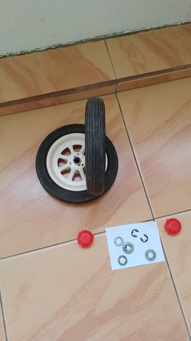 Колела за количка,помощни колела или детска триколка.