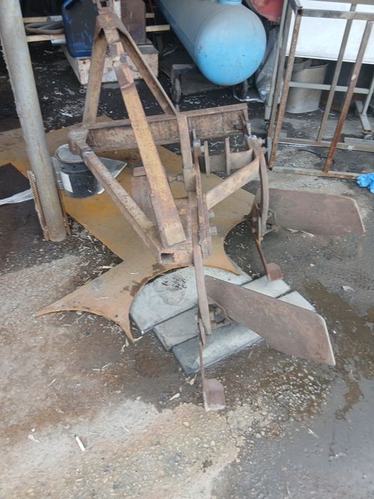 Плуг двух лемечный