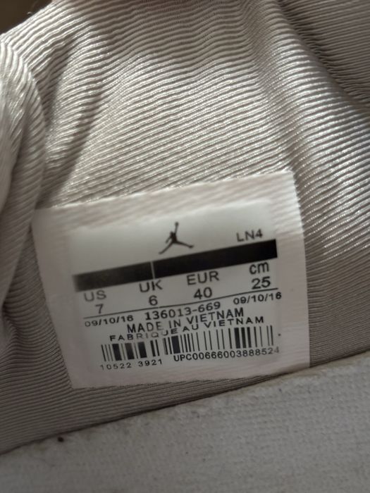 Jordan 4 White Cement Grey